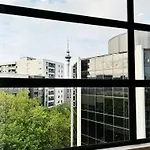 Free Carpark, Balcony With Park Views, Pool And Spa