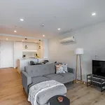Stylish Apt With Balcony And Full Amenities