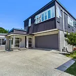 Executive Home With Spa And Pool