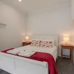Cosy Bayswater House