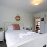 Charming Home Forrest Hill