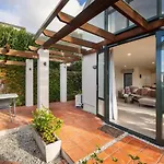 Beautiful Parnell Home With Seaviews