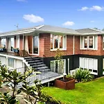 Executive Home On Paritai