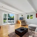 Grand Character Villa In Meadowbank