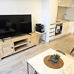 Urban Oasis - Spa, Pool And Kitchen