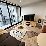 Urban Oasis - Spa, Pool And Kitchen