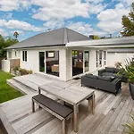 Stylish Northcote Point Bungalow