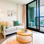 Sophisticated One-Bedroom Hotel Suite In Parnell