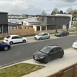 Stylish New Modern 3-Br Home In Auckland - Perfect For Your Next Getaway!