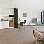 Courtyard View Private Apartment