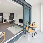 Courtyard View Private Apartment