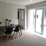 Two Bedroom Guest House In Remuera Auckland