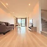 Hot Deal! Brand New Townhouse Close To Rainbow\'S End