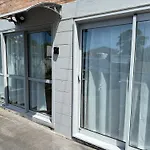 Cosy 2 Bedroom Unit In Howick Close To Bus And Supermarket