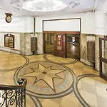 Art Deco Chic On Queen