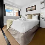 Whitaker Wish- Spacious, City Based Apartment With Carpark