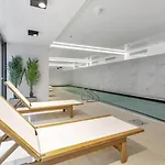 Hot Deal! Sky Stars Central Haven Studio With Nice Pool In Cbd Heart
