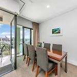 Sophisticated Spacious Apt W Stunning Harbour View
