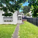 Cozy Home Stay At Hillsborough Road - Auckland City