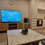 Urban Haven - Spa, Pool And Patio