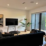 Epsom Tidy House Unit 5