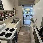 Cozy Home In Remuera