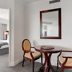 Luxurious Apartment 1Br Free Carpark Gym Pool & Hottub