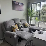 Immaculate 3 Bd 2 Bth Apartment -Free Carpark & Pool