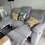 Immaculate 3 Bd 2 Bth Apartment -Free Carpark & Pool