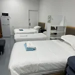2 Double Beds, 1 Single Bed, 2 Double Sofa Beds In 1 Room, Suite 6, 33 Totara Avenue, New Lynn, Auckland