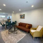 Stylish And Sleek Auckland Stay