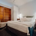 Stunning 2Br Apartment In Viaduct Harbour