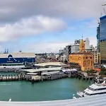 Large 1Br Apartment With Waterfront View