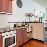 Large 1Br Apartment With Waterfront View