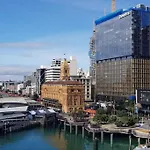 Large 1Br Apartment With Waterfront View