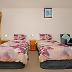 Dukes Midway Lodge