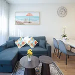Modern Townhouse Close To City With Full Kitchen - Ellerslie