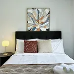 City Haven Retreat - Stylish 2Br Townhouse Vs Ac & Backyard