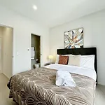 City Haven Retreat - Stylish 2Br Townhouse Vs Ac & Backyard