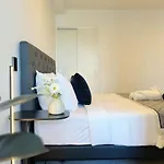 Vibrant Central 1B Studio Vs Pool Gym Sauna
