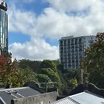 Large 3 Bedroom Apartment Steps From Queen St