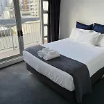 Large 3 Bedroom Apartment Steps From Queen St