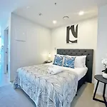 City Lights Getaway - 1Br Studio Central Living