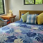 Nestled In The Woods Out West - Private Queen Bed And Bath