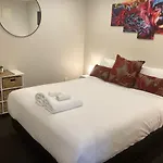 2 Bedroom Apt A Few Steps To Queen St