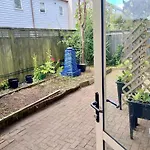 Epsom 4 Bedroom Holiday Home