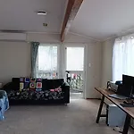 Cosy And Budget Room In A Vintage House Located At Northshore, Auckland