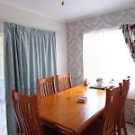 Cosy And Budget Room In A Vintage House Located At Northshore, Auckland