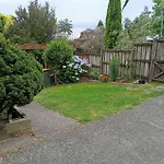 Cosy And Budget Room In A Vintage House Located At Northshore, Auckland