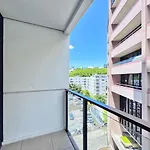 Modern Peaceful Studio Nearby Skytower & Queen St - Pool Gym & Sauna